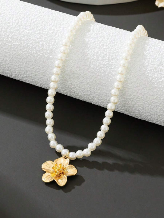 Dreamy Romantic Gold Flower Pendant Necklace